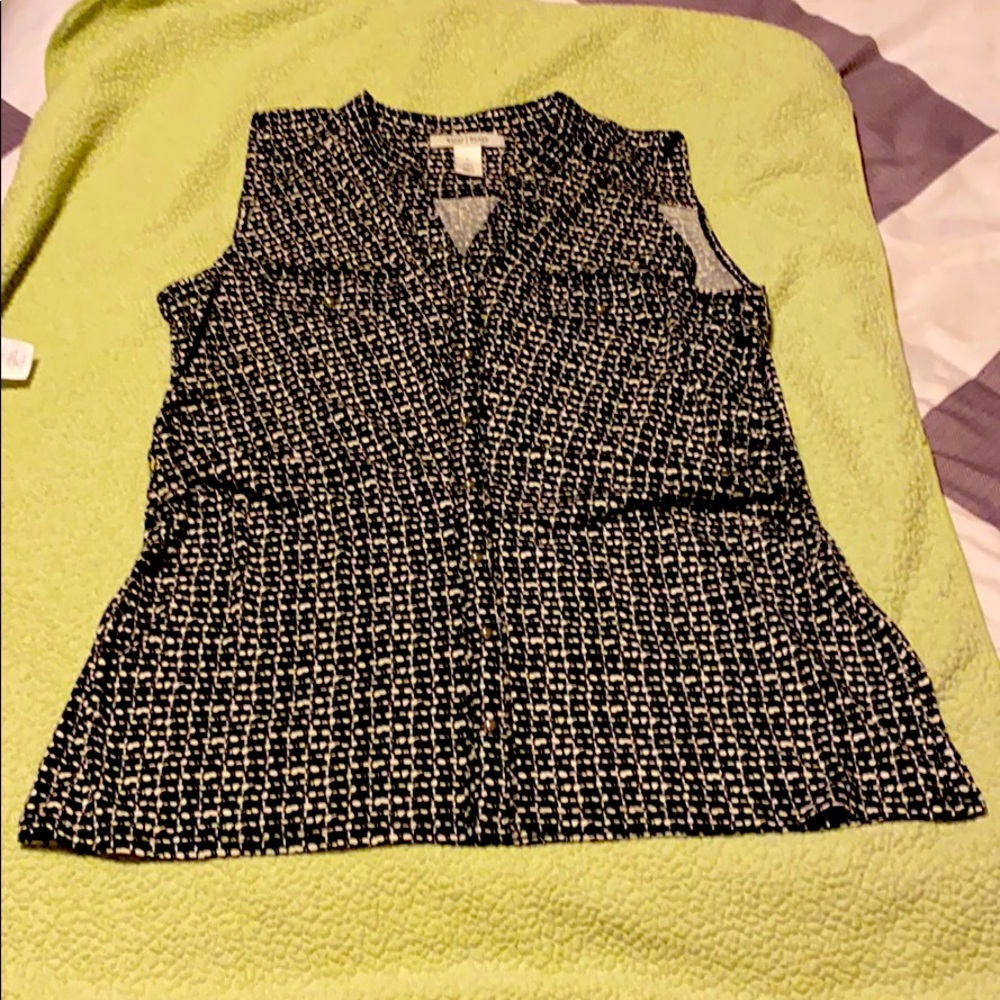 Black & White Sleeveless Shirt